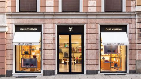 negozi louis vuitton genova|I negozi Louis Vuitton in Italia e nel mondo .